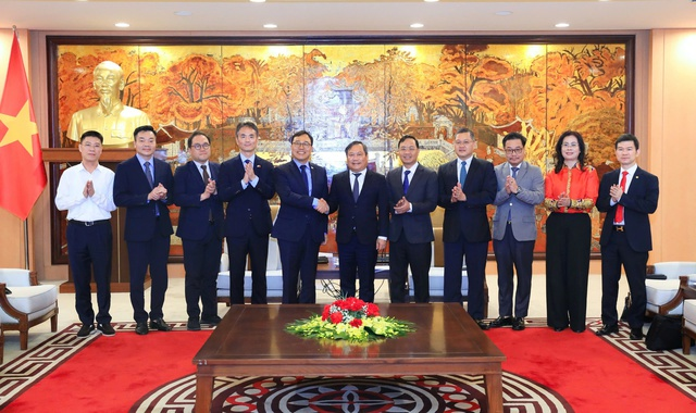 Chủ tịch UBND Thành phố Hà Nội Vũ Đại Thắng tiếp và làm việc với Đại sứ Hàn Quốc tại Việt Nam Choi Youngsam vào chiều ngày 1/4. (Ảnh: VGP)