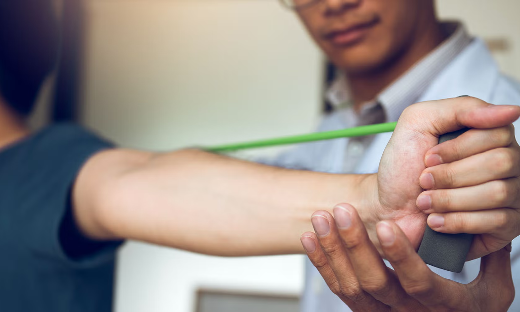 Phục hồi chức năng và vận động giữ vai trò hoàn thiện hiệu quả điều trị và nâng cao chất lượng sống lâu dài. 