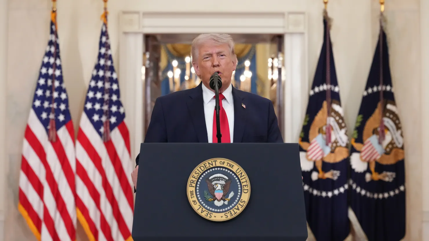 Tổng thống Mỹ Donald Trump phát biểu về cuộc chiến tại Iran từ Nhà Trắng vào ngày thứ Tư (1/4) - Ảnh: AP