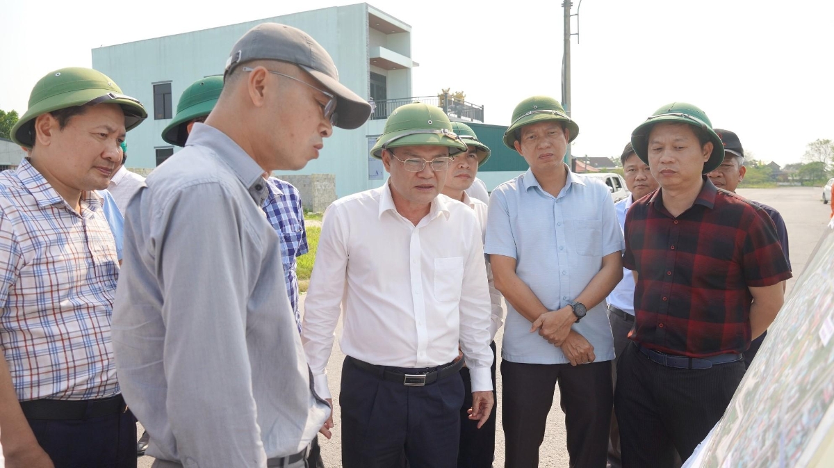 Đoàn kiểm tra Dự án đường hai đầu cầu Dây văng Sông Hiếu (giai đoạn 1)