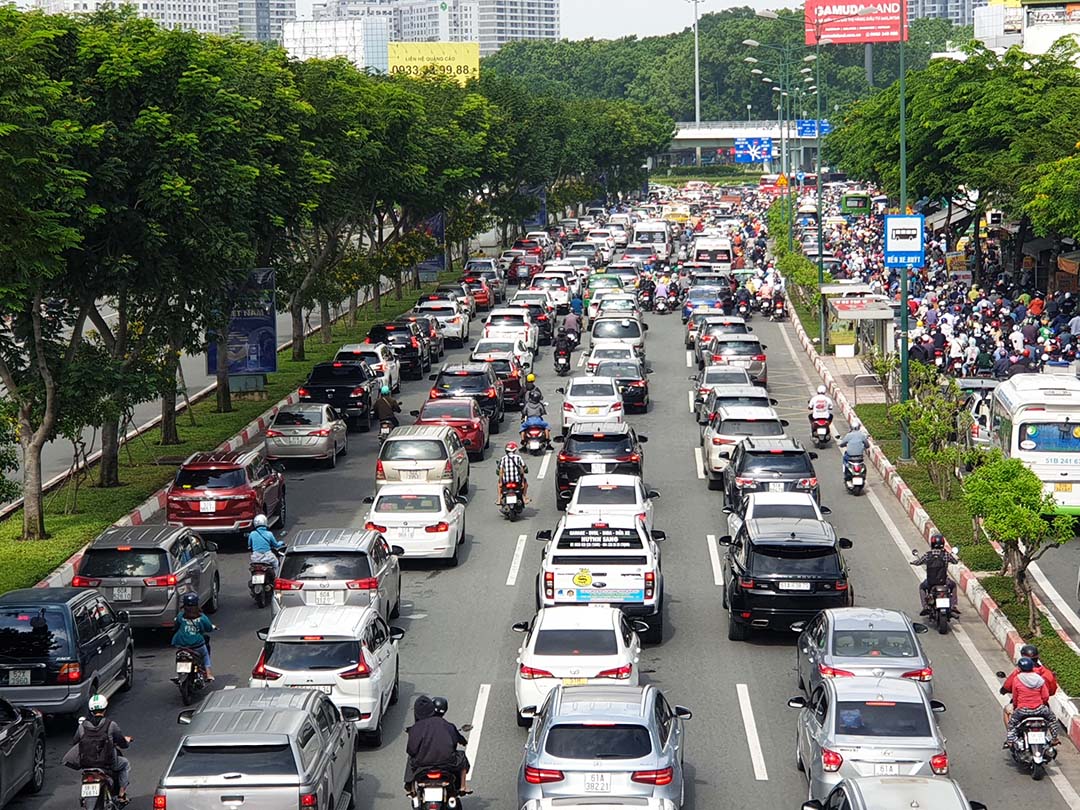 Trong lĩnh vực giao thông, thành phố sẽ triển khai các vùng phát thải thấp, hạn chế phương tiện không đạt chuẩn. Ảnh minh họa