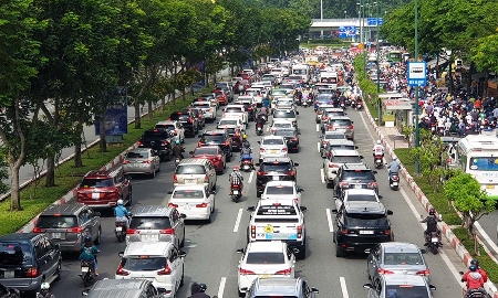 Trong lĩnh vực giao thông, thành phố sẽ triển khai các vùng phát thải thấp, hạn chế phương tiện không đạt chuẩn. Ảnh minh họa