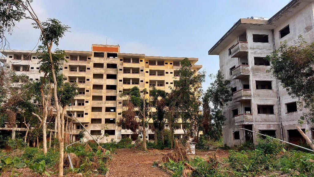 Dự án ký túc xá Đại học Hải Phòng đầu tư gần 20 năm vẫn dở dang chưa thể đưa vào hoạt động.