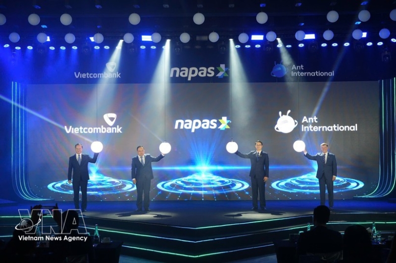 Cross-border QR code payment services between Vietnam and China launched