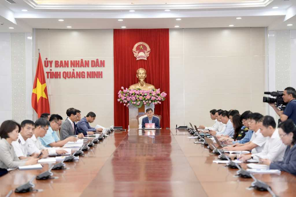 Phó Bí thư Tỉnh ủy, Chủ tịch UBND tỉnh Quảng Ninh Bùi Văn Khắng làm việc với lãnh đạo Viện Nghiên cứu Hàng hải Đông Bắc Mỹ (Hoa Kỳ). (Ảnh: CTT tỉnh Quảng Ninh)