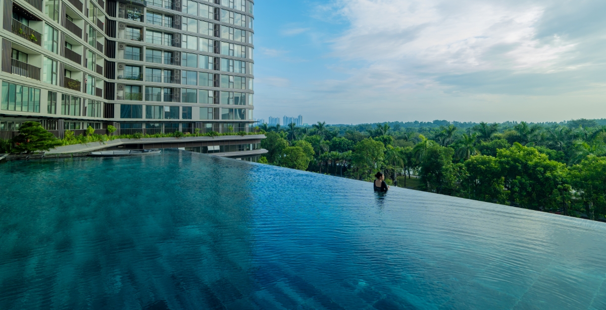 Chăm sóc sức khỏe tại bể bơi với tầm nhìn 1 triệu cây xanh của đại đô thị Ecopark Hưng Yên.