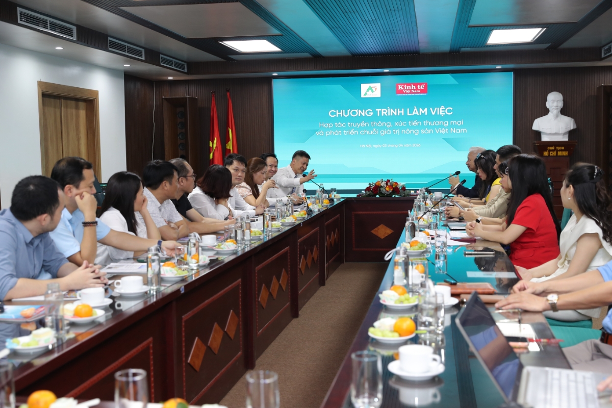 Tạp chí Kinh tế Việt Nam làm việc với Trung tâm Xúc tiến thương mại nông nghiệp. Ảnh: Chu Khôi.
