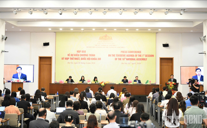 Quang cảnh họp báo.