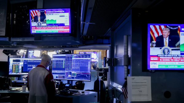 Chứng khoán Mỹ giằng co, giá dầu tăng 11% do mối lo chiến tranh kéo dài