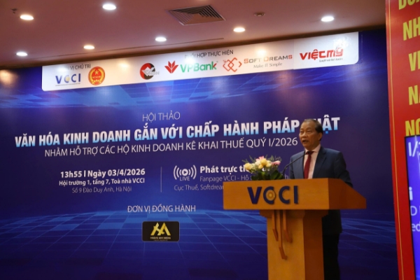 Ông Hoàng Quang Phòng, Phó Chủ tịch VCCI phát biểu tại hội thảo.