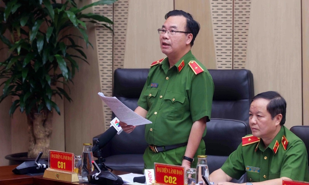 Thiếu tướng Lê Văn Tân, Phó Chánh Văn phòng Cơ quan Cảnh sát điều tra Bộ Công an trả lời báo chí. Ảnh: Cổng thông tin điện tử Bộ Công an.