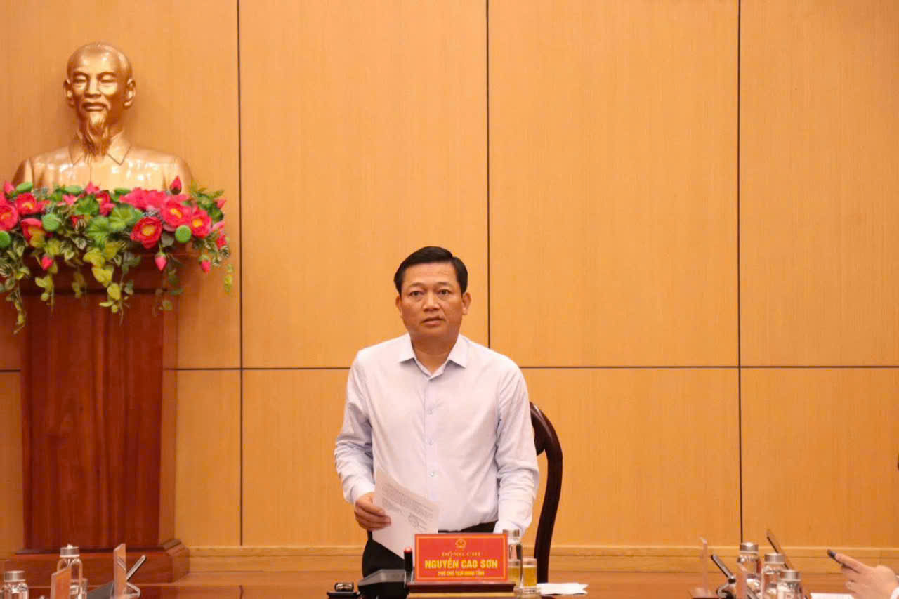 Phó Chủ tịch UBND tỉnh Nguyễn Cao Sơn yêu cầu các địa phương phải đi trước một bước về hạ tầng và không để vài hộ dân làm ảnh hưởng tiến độ chung.