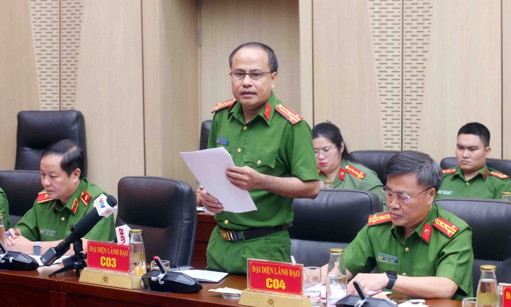 Thượng tá Hồ Văn Hùng, Phó Cục trưởng Cục Cảnh sát điều tra tội phạm về tham nhũng, kinh tế, buôn lậu, Bộ Công an thông tin tại Họp báo về vụ án liên quan hệ sinh thái của Mailisa. Ảnh: Cổng thông tin điện tử Bộ Công an.