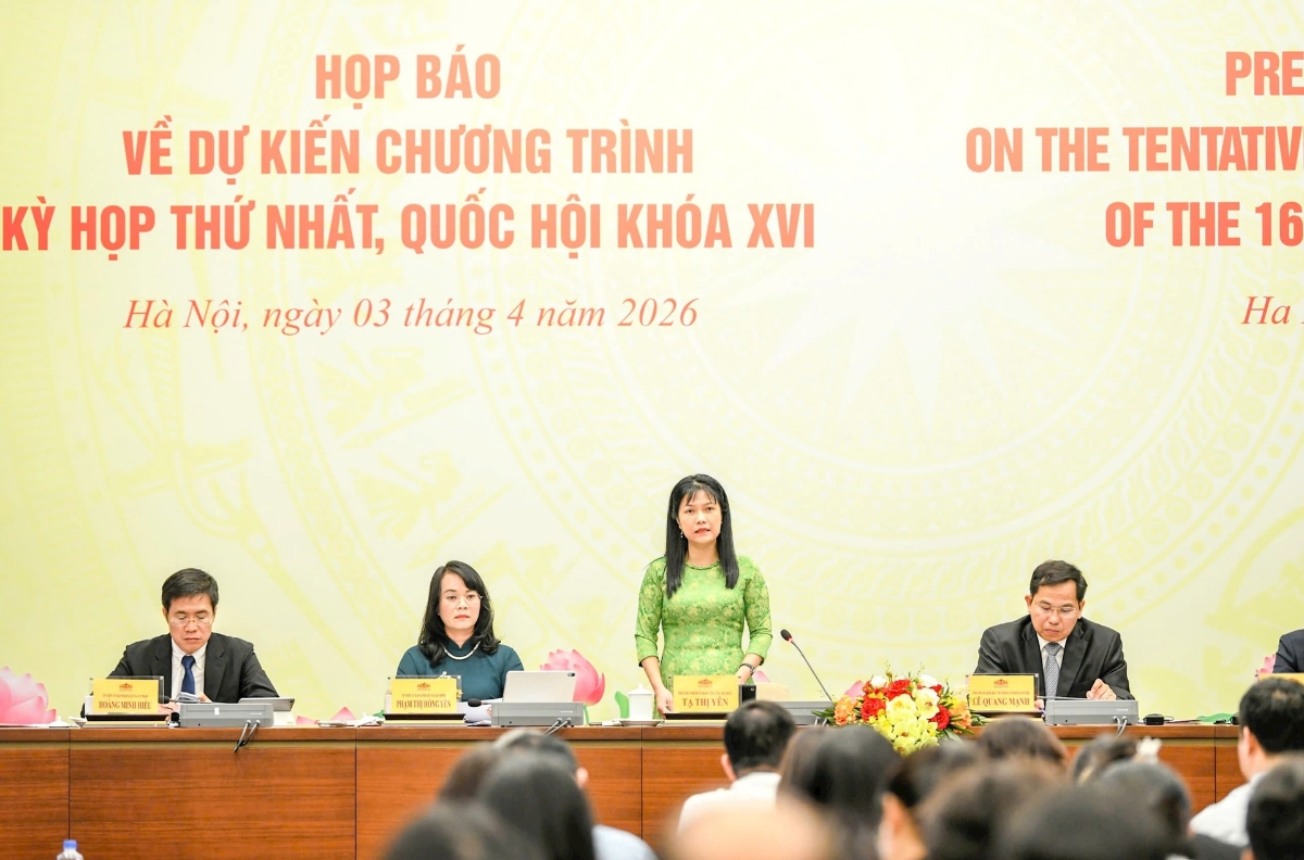 Phó Chủ nhiệm Ủy ban Công tác đại biểu của Quốc hội Tạ Thị Yên trả lời tại họp báo.