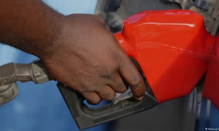 Châu Phi giàu tài nguyên dầu mỏ nhưng thiếu các nhà máy lọc dầu hiện đại như tổ hợp Dangote tại Lagos. Ảnh: Pius Utomi Ekpei/AFP/Getty Images