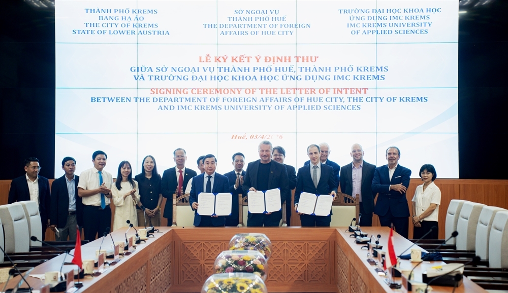 
Ký kết Ý định thư hợp tác giữa ba bên gồm thành phố Krems, Trường Đại học IMC Krems và Sở Ngoại vụ thành phố Huế