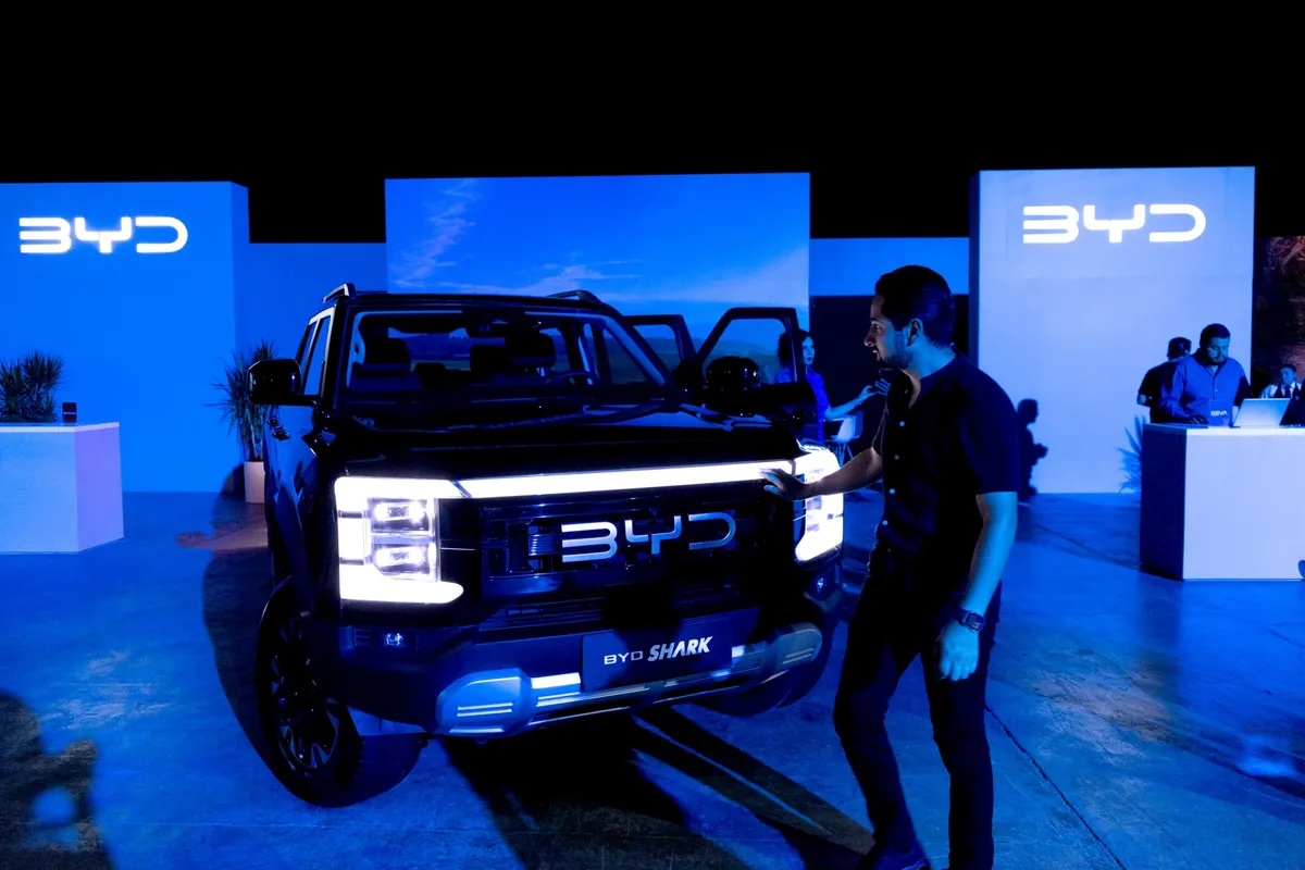 Mẫu bán tải hybrid cắm điện BYD Co. Shark trong một sự kiện ra mắt ở thành phố Mexico. Ảnh: Bloomberg.