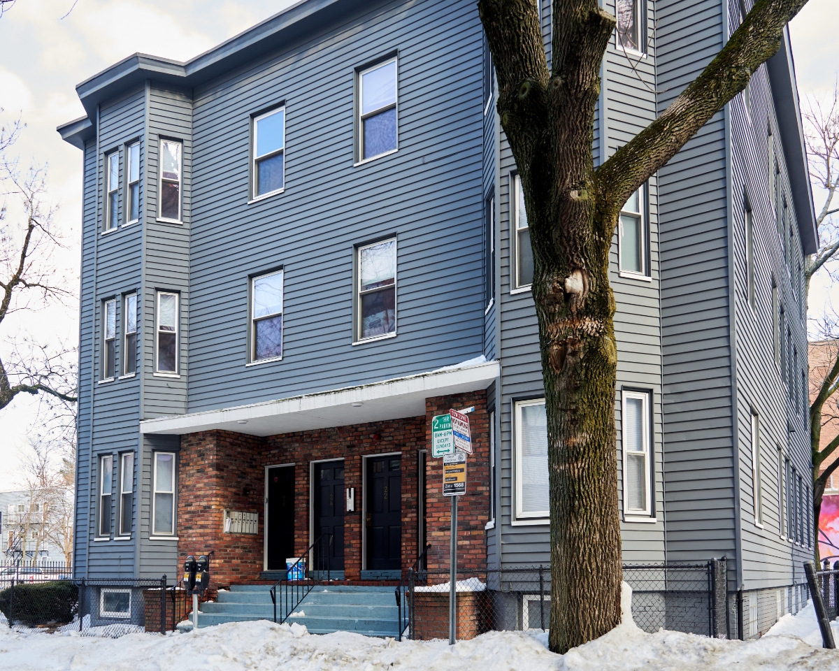 Tòa nhà chung cư mà Blundin đã mua&nbsp;làm nơi ở cho các nhà sáng lập mà quỹ đầu tư này hậu thuẫn.&nbsp;Ảnh: Wall Street Journal