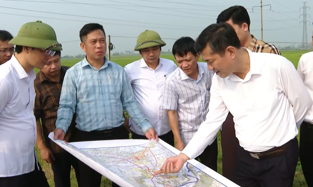 Phó Chủ tịch UBND tỉnh Nghệ An Thái Văn Thành kiểm tra tiến độ giải phóng mặt bằng Dự án cao tốc Vinh - Thanh Thủy