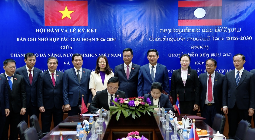 Ký kết Biên bản ghi nhớ hợp tác giữa thành phố Đà Nẵng với các địa phương và Lào. Ảnh Sở Ngoại vụ Đà Nẵng cung cấp.