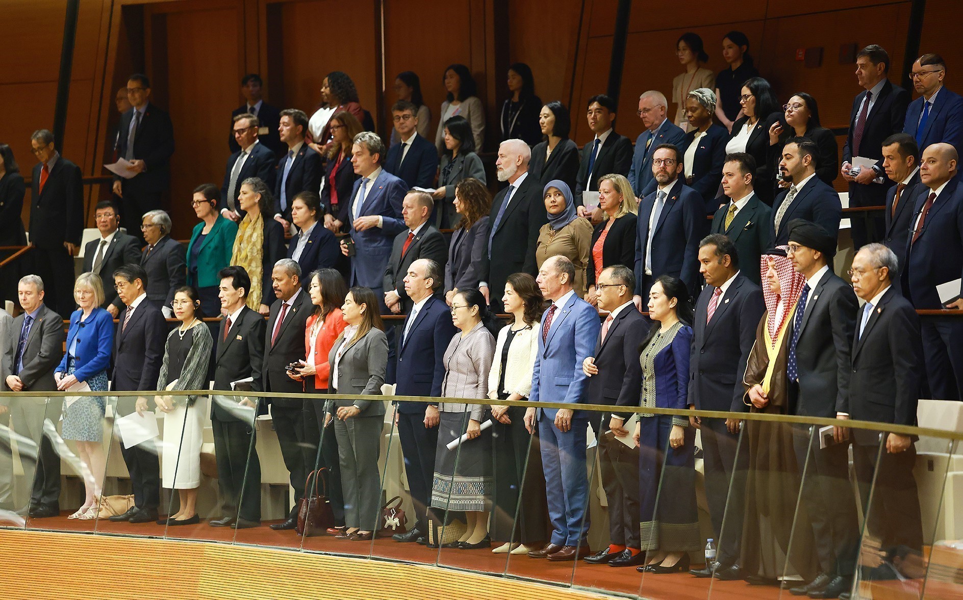 Khách mời quốc tế tại phiên khai mạc - Ảnh TTXVN 