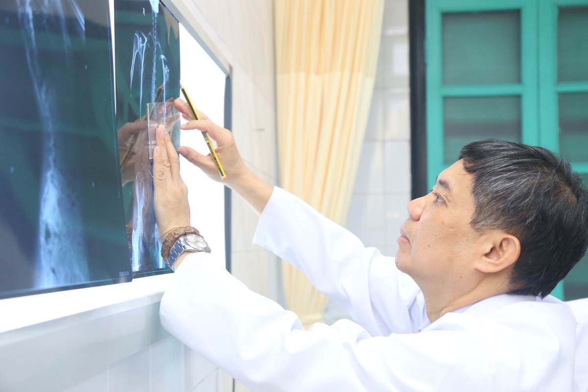 Hiện nay gù, vẹo cột sống là bệnh lý khá phổ biến, trong đó trẻ em chiếm khoảng 0,5 - 1% dân số.