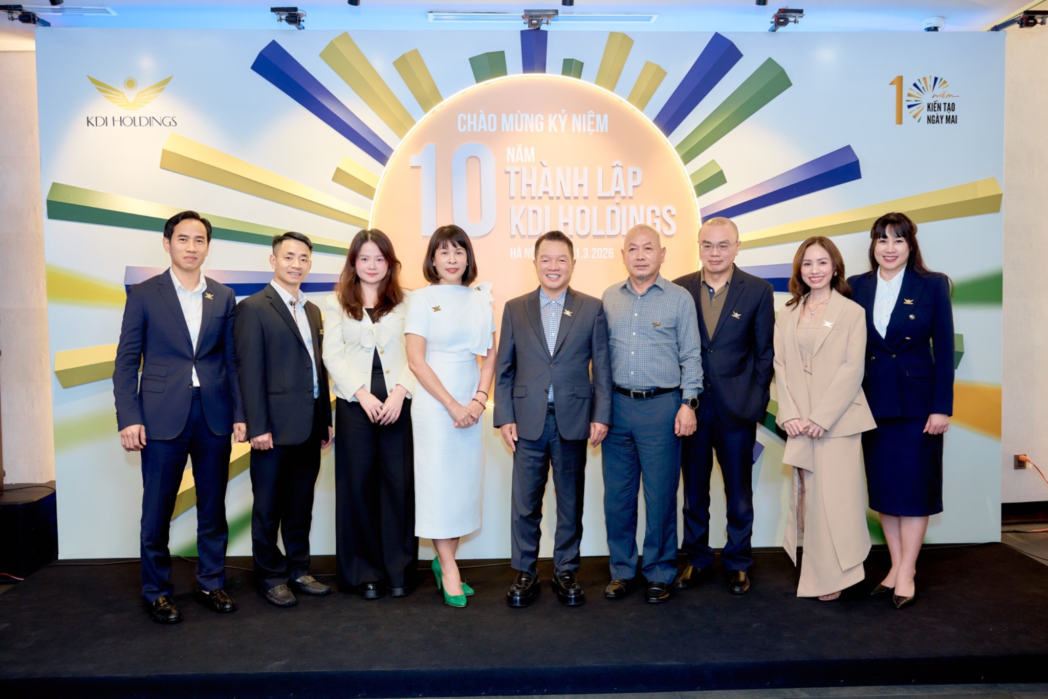 Ban lãnh đạo Tập đoàn KDI trong buổi lễ Meeting chào mừng kỷ niệm 10 năm ngày thành lập. Ảnh: KDI.