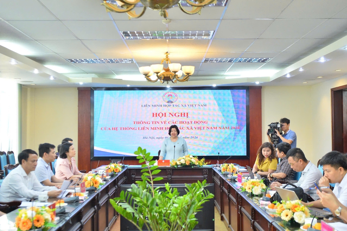 Bà Cao Xuân Thu Vân phát biểu tại hội nghị