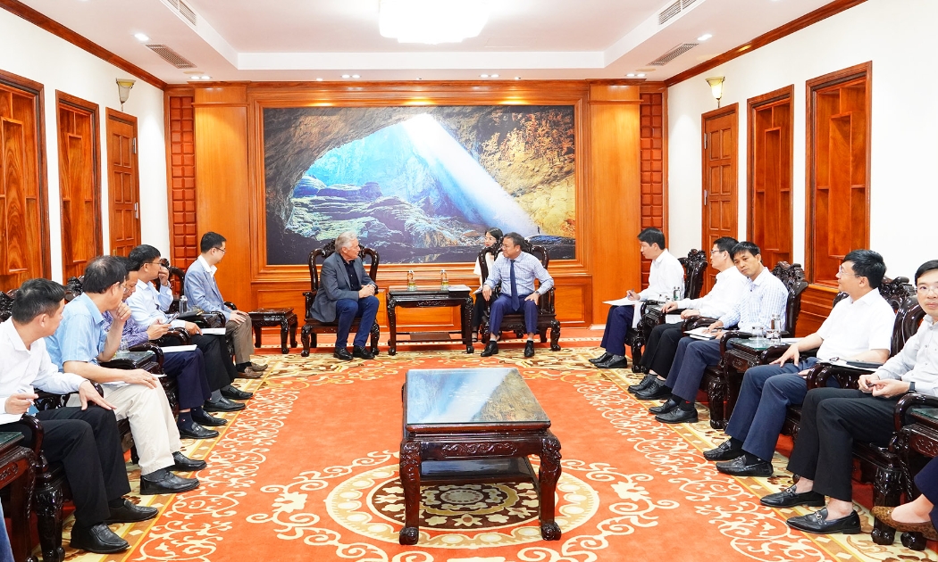 Toàn cảnh buổi làm việc giữa UBND tỉnh Quảng Trị và Hiệp hội HunterNet nhằm thúc đẩy hợp tác đầu tư.