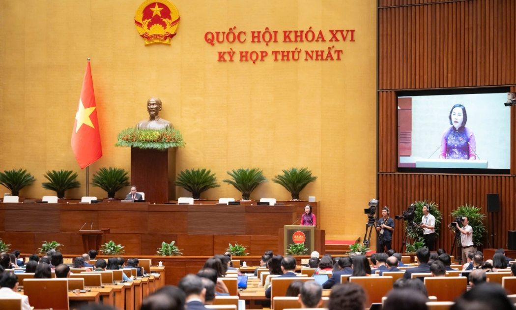 Ủy viên Hội đồng Bầu cử quốc gia, Phó Chủ tịch Quốc hội khoá XV Nguyễn Thị Thanh trình bày Báo cáo. Ảnh: Quốc hội