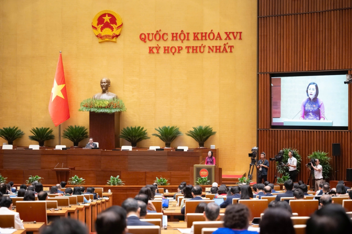 Ủy viên Hội đồng Bầu cử quốc gia, Phó Chủ tịch Quốc hội khoá XV Nguyễn Thị Thanh trình bày Báo cáo. Ảnh: Quốc hội