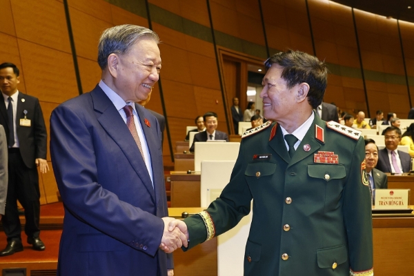 Tổng Bí thư Tô Lâm chào các đại biể quốc hội - Ảnh TTXVN