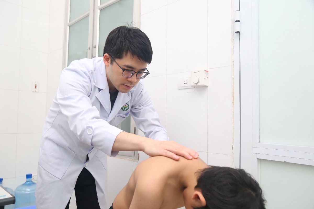 Chương trình “Khám sàng lọc, tư vấn và chụp X-quang miễn phí cho trẻ em mắc bệnh lý gù, vẹo cột sống”&nbsp;tại Bệnh viện Hữu nghị Việt Đức.