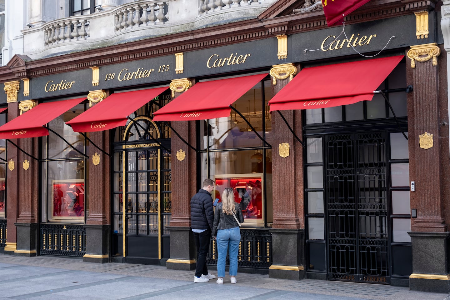 Thành công của hai 'đầu tàu' Cartier và Van Cleef  Arpels đã giúp ban lãnh đạo Richemont giảm bớt áp lực.