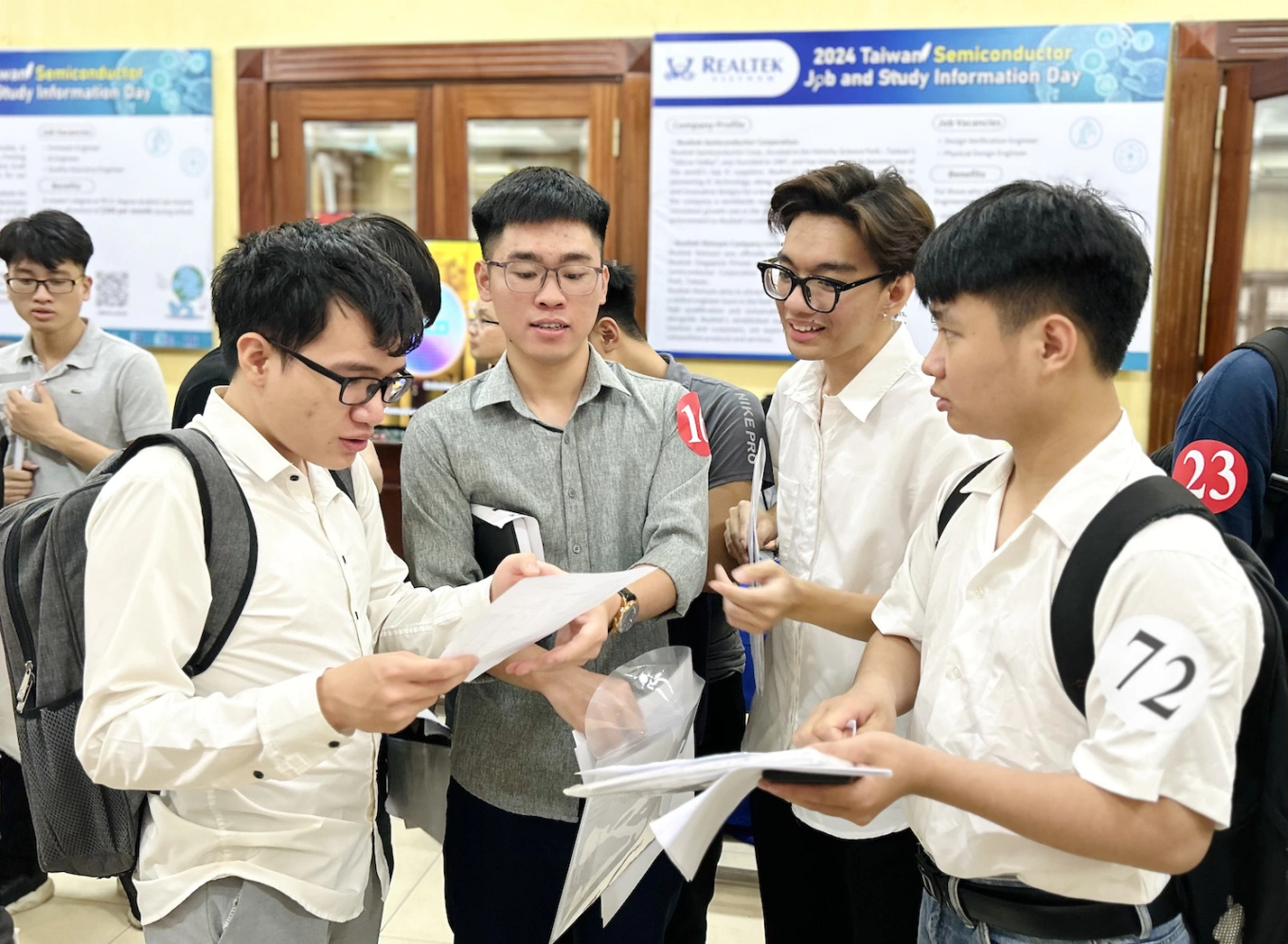 Theo các chuyên gia, việc lựa chọn ngành học không nên dựa vào xu hướng nhất thời, mà hãy chọn theo năng lực, sở thích và đam mê. Ảnh minh họa