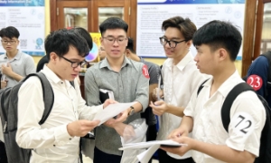 Theo các chuyên gia, việc lựa chọn ngành học không nên dựa vào xu hướng nhất thời, mà hãy chọn theo năng lực, sở thích và đam mê. Ảnh minh họa