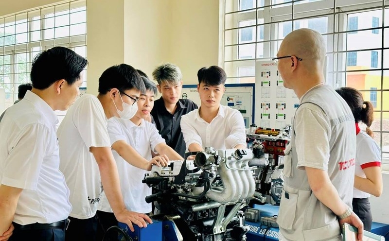 Muốn tạo động lực cho người lao động nâng cao kỹ năng và tái đào tạo kỹ năng,&nbsp;điều kiện tiên quyết là phải xây dựng một nền kinh tế mà ở đó, kỹ năng được trả công xứng đáng. Ảnh minh họa