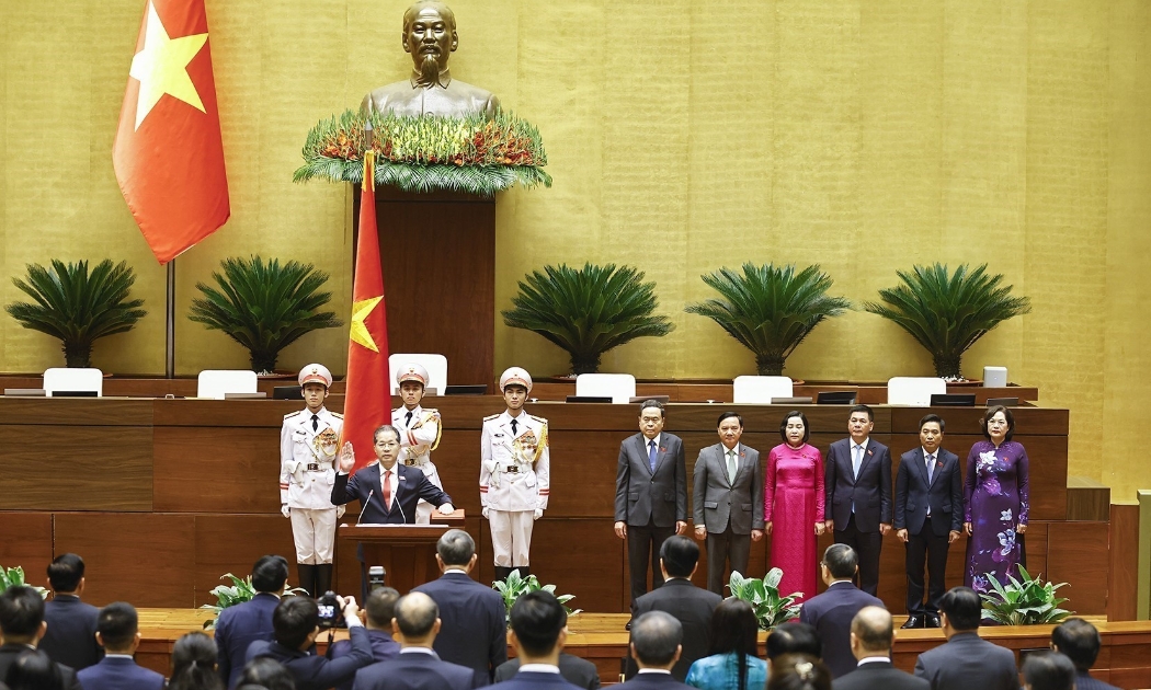 Chánh án Tòa án nhân dân Tối cao Nguyễn Văn Quảng tuyên thệ nhậm chức. Ảnh: TTXVN