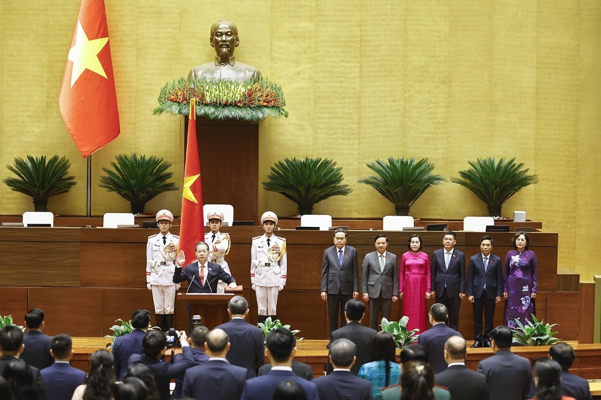 Chánh án Tòa án nhân dân Tối cao Nguyễn Văn Quảng tuyên thệ nhậm chức. Ảnh: TTXVN