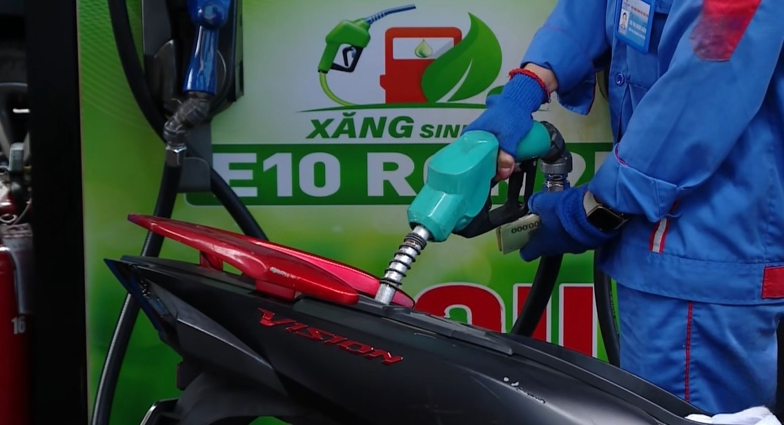 Xăng E10 được triển khai đồng loạt tại nhiều địa phương.