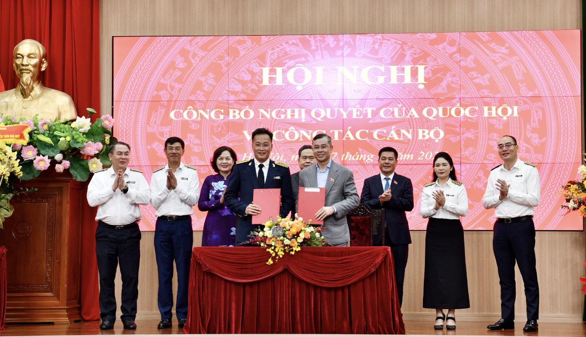 Tại Hội nghị, nguyên Tổng
Kiểm toán nhà nước Ngô Văn Tuấn và tân Tổng Kiểm toán Nhà nước Nguyễn Hữu
Nghĩa&nbsp;đã ký biên bản bàn giao nhiệm vụ.