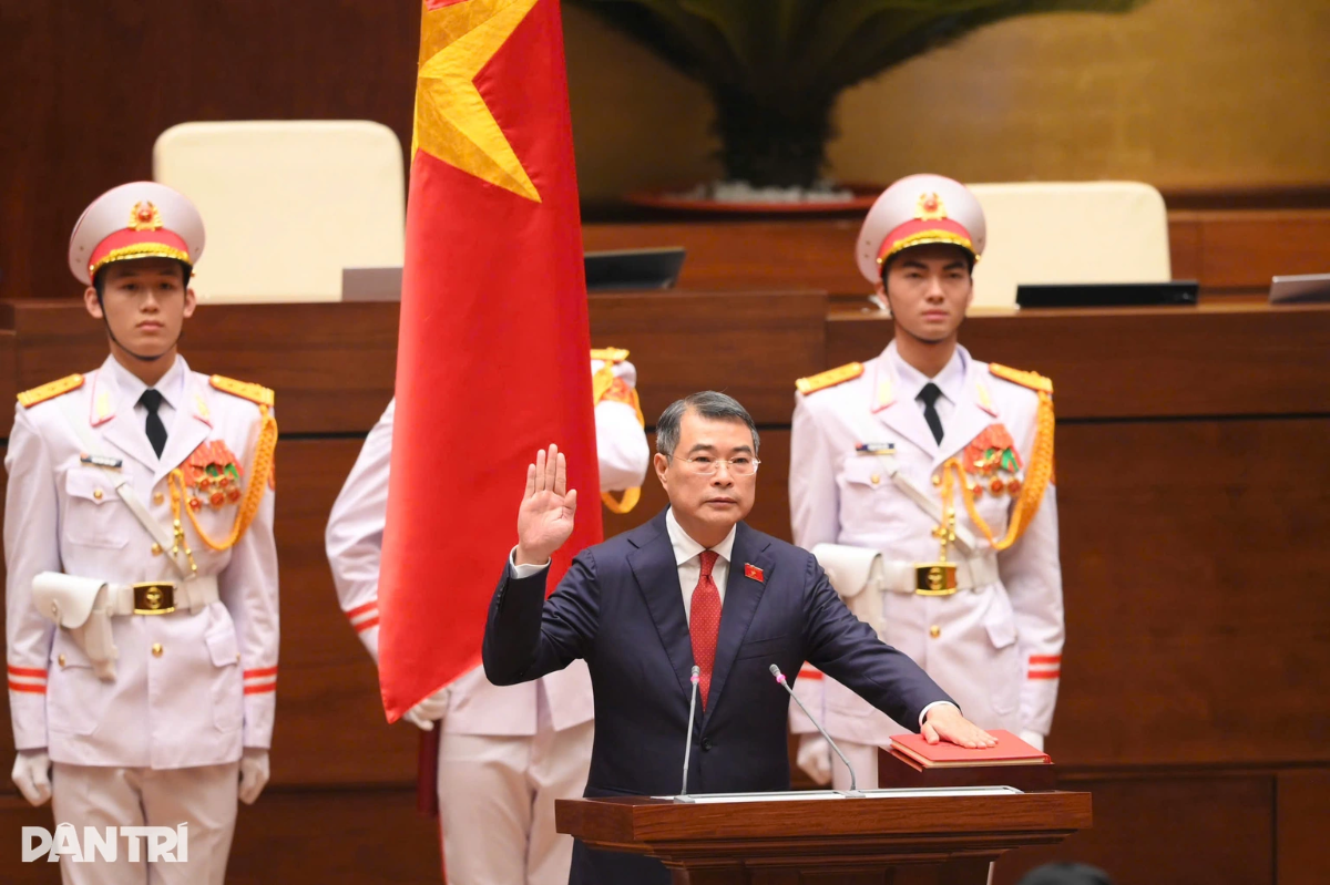 Thủ tướng Chính phủ Ông Lê Minh Hưng tuyên thệ. Ảnh: TTXVN.