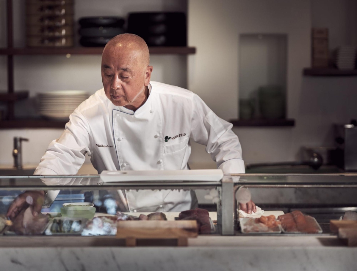 Đối với vị đầu bếp huyền thoại Nobu Matsuhisa, nụ cười hài lòng của khách hàng quan trọng hơn bất kỳ sự vinh danh nào.&nbsp;Ảnh:&nbsp;Nobu Danang.