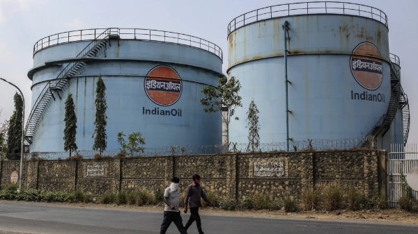 Ấn Độ quay trở lại mua dầu thô và khí đốt Iran sau 7 năm