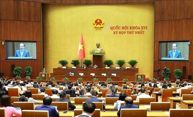 Chủ nhiệm Ủy ban Pháp luật và Tư pháp của Quốc hội Phan Chí Hiếu trình bày Báo cáo thẩm tra về dự án Luật Thủ đô (sửa đổi). Ảnh: TTXVN