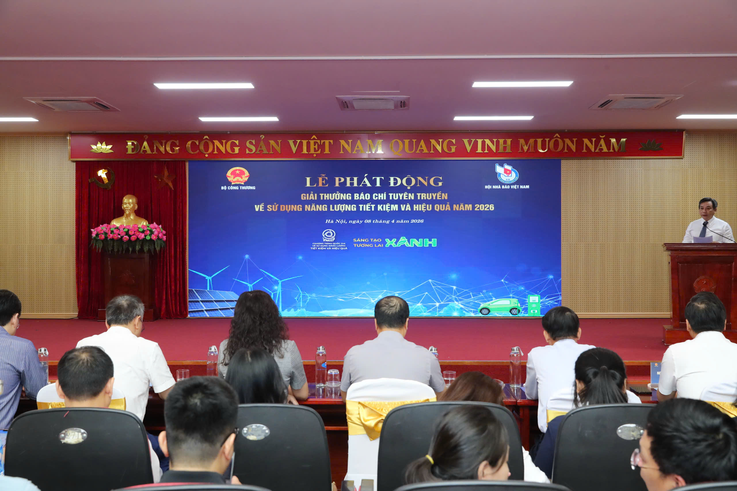 Nhà báo Nguyễn Đức Lợi, Phó Chủ tịch Thường trực Hội Nhà báo Việt Nam phát biểu tại buổi lễ.