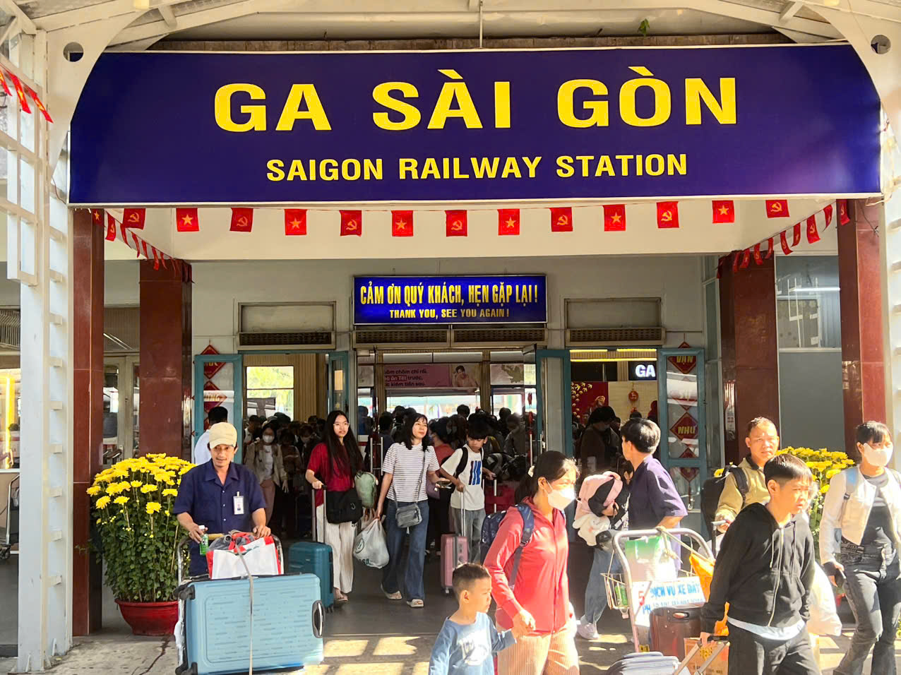 Ngành đường sắt tổ chức chạy thêm nhiều chuyến tàu nhằm đáp ứng nhu cầu đi lại của hành khách trong dịp nghỉ lễ.