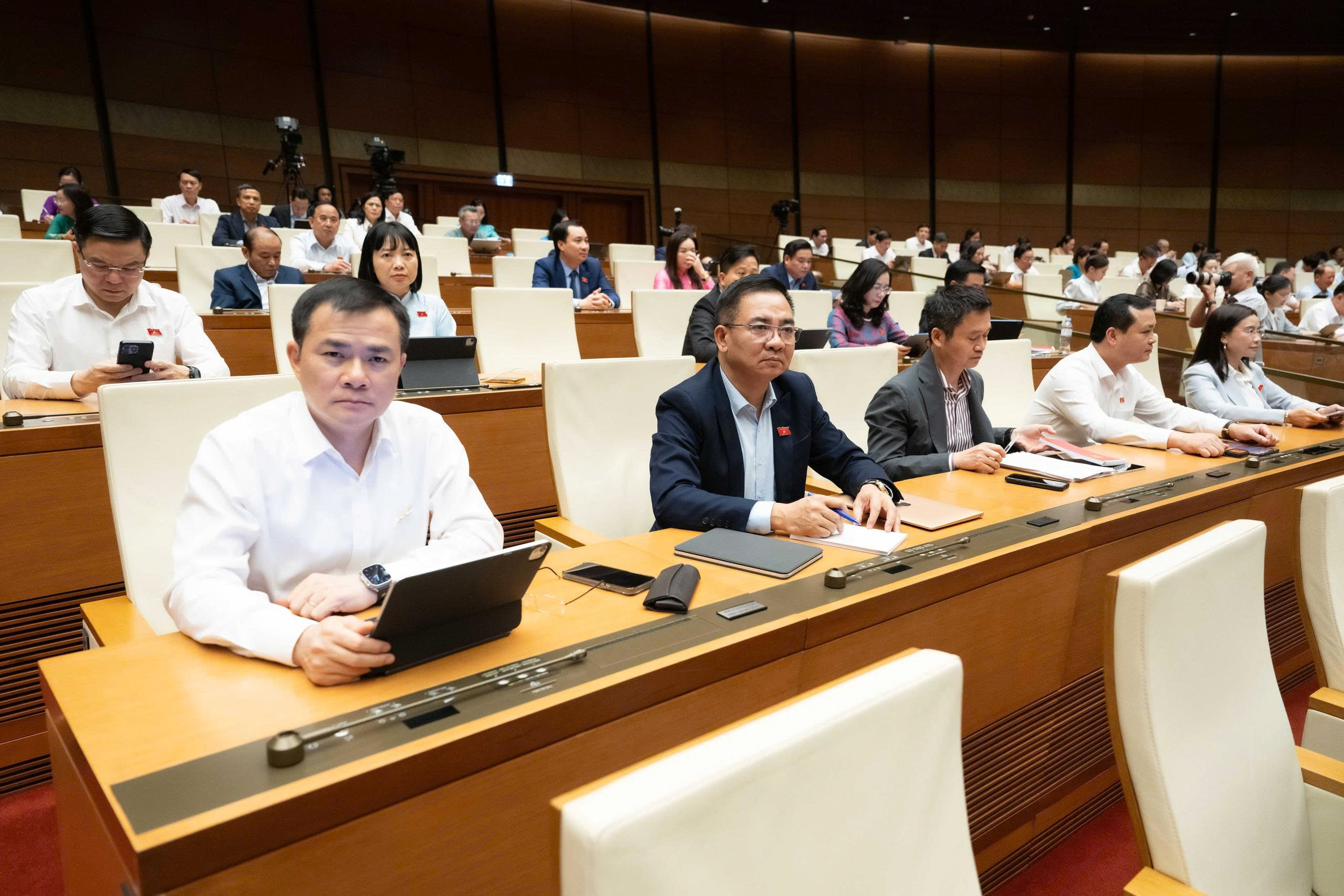 Các đại biểu tham dự tại Hội trường. Ảnh: Quốc hội