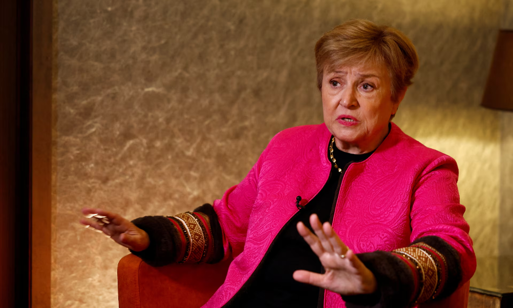 IMF cảnh báo mối đe dọa kép của giá cả tăng cao và  tăng trưởng chậm lại 