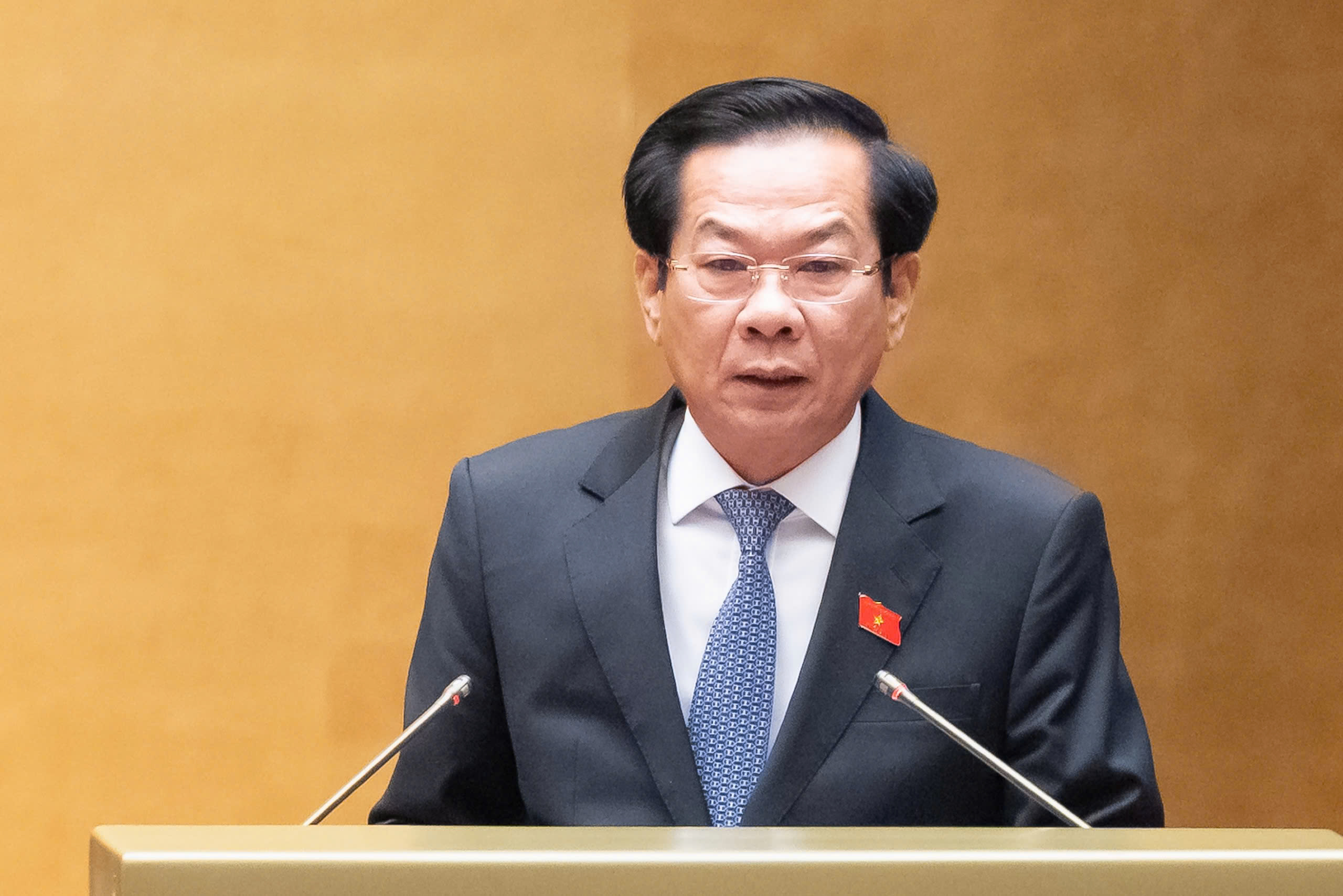 Bộ trưởng Bộ Nội vụ Đỗ Thanh Bình trình bày Tờ trình dự án Luật sửa đổi, bổ sung một số điều của Luật Thi đua, khen thưởng